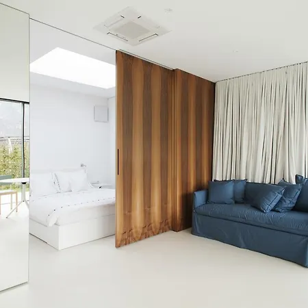 Mirror Holiday home